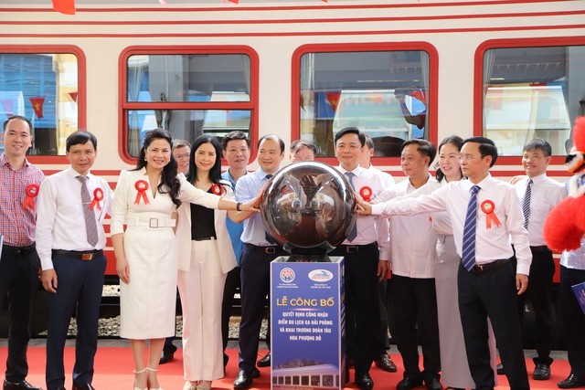 Hải Phòng khai trương đoàn tàu “hạng sang” Hoa Phượng Đỏ - ảnh 1