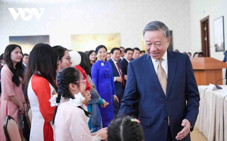 Tổng Bí thư Tô Lâm: Tạo mọi điều kiện thuận lợi cho bà con gắn kết với quê hương - ảnh 2