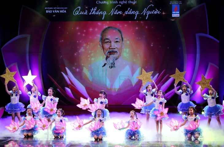 Nhiều nghệ sỹ nổi tiếng góp mặt trong chương trình nghệ thuật đặc biệt “Quà tháng 5 dâng Người”  - ảnh 1