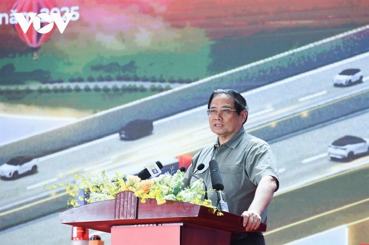 Thủ tướng Phạm Minh Chính dự Lễ khởi công xây dựng Dự án đường bộ cao tốc Ninh Bình - Hải Phòng - ảnh 1