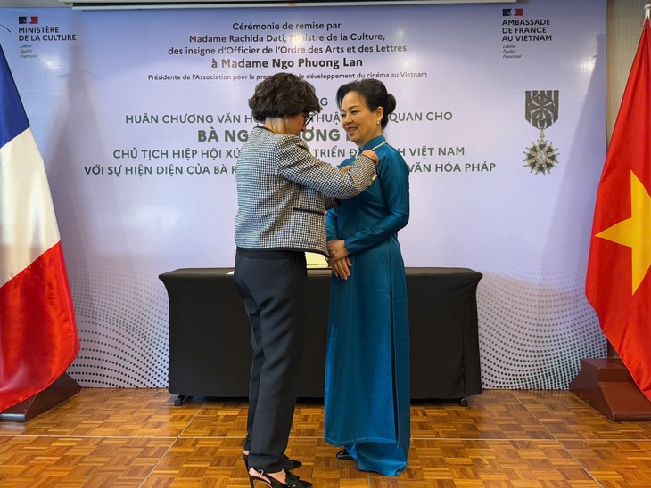 Tiến sĩ Ngô Phương Lan được trao tặng Huân chương Văn học Nghệ thuật bậc Sĩ quan của Pháp - ảnh 1
