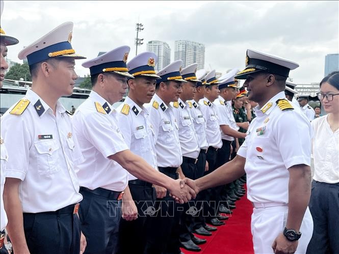 Tàu hải quân Ấn Độ Ins Darshak thăm Thành phố Hồ Chí Minh - ảnh 1
