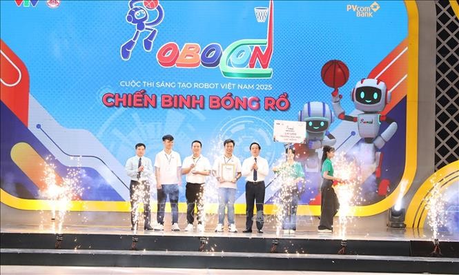 Đại học Lạc Hồng vô địch Vòng chung kết cuộc thi Sáng tạo Robot Việt Nam - Robocon 2025 - ảnh 1