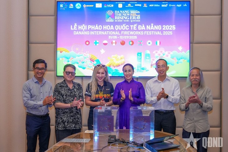 Việt Nam và Trung Quốc vào chung kết Lễ hội pháo hoa quốc tế Đà Nẵng 2025 - ảnh 1