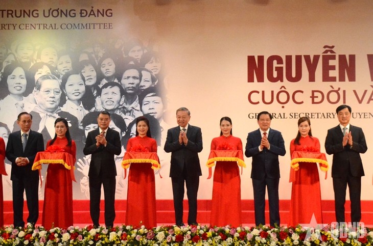 Triển lãm “Tổng Bí thư Nguyễn Văn Linh - Cuộc đời và sự nghiệp”      - ảnh 1