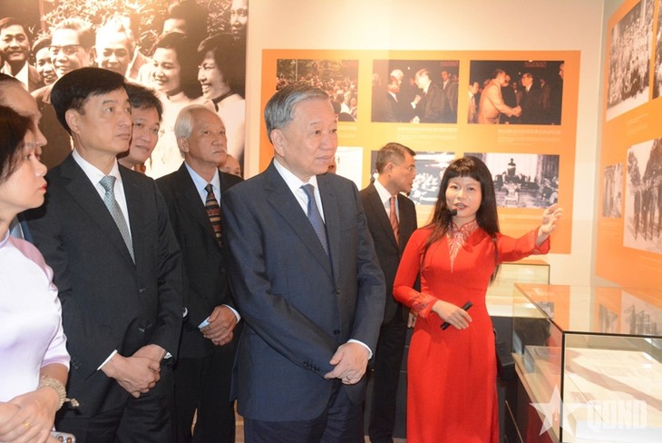 Triển lãm “Tổng Bí thư Nguyễn Văn Linh - Cuộc đời và sự nghiệp”      - ảnh 2