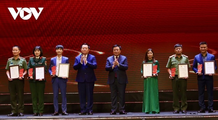 Tôn vinh các tác phẩm báo chí xuất sắc “Vì An ninh Tổ quốc và bình yên cuộc sống” - ảnh 1