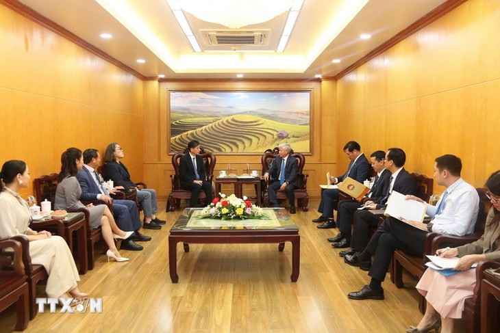 Chủ tịch Ủy ban Trung ương Mặt trận Tổ quốc Việt Nam Đỗ Văn Chiến tiếp Chủ tịch KOVECA, Hàn Quốc - ảnh 1