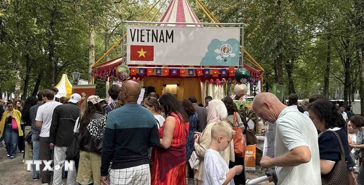 Sắc màu văn hóa Việt Nam tỏa sáng tại Lễ hội các Đại sứ quán 2025 - ảnh 1