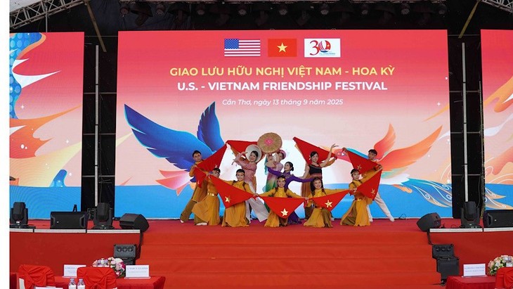 Giao lưu hữu nghị Việt Nam - Hoa Kỳ nhân kỷ niệm 30 năm thiết lập quan hệ ngoại giao - ảnh 1