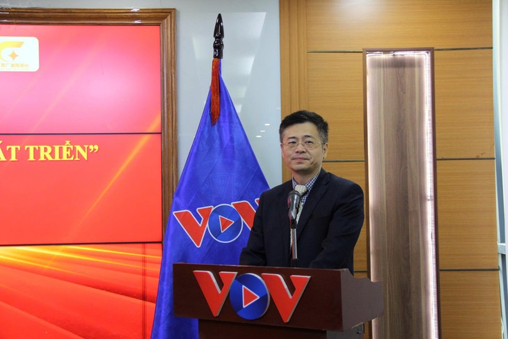 Trao tặng bộ phim tài liệu “Con đường phát triển” - ảnh 3