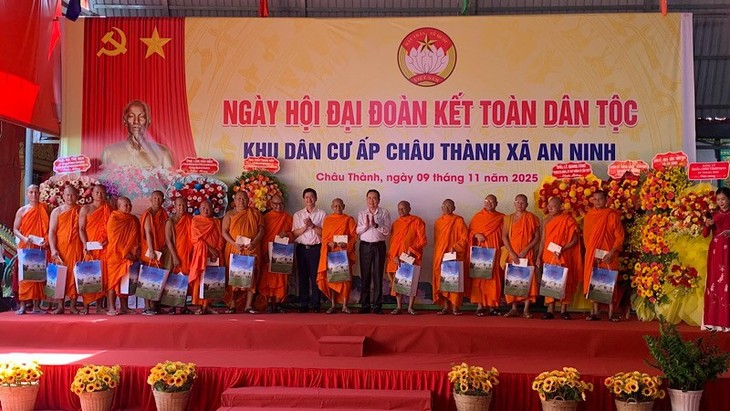 Chủ tịch Quốc hội Trần Thanh Mẫn dự Ngày hội Đại đoàn kết dân tộc ở Cần Thơ - ảnh 1