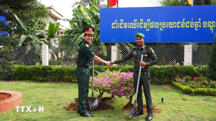 Sĩ quan trẻ Việt Nam - Campuchia thắt chặt tình đoàn kết qua hoạt động giao lưu hữu nghị - ảnh 1