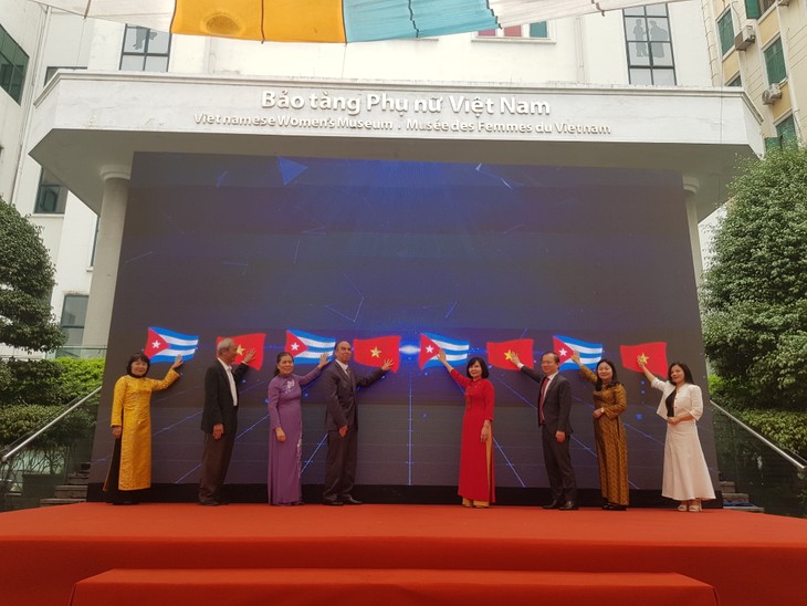 Tình hữu nghị Việt Nam - Cuba được khắc họa sâu sắc qua Triển lãm “Nghĩa tình thủy chung” - ảnh 1