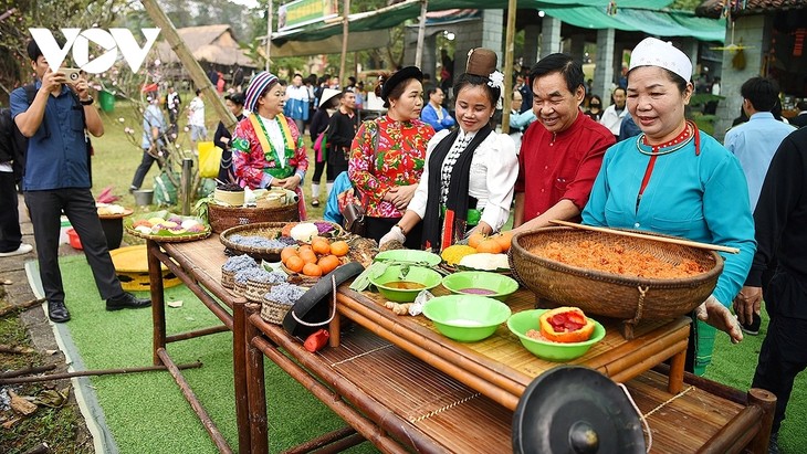 Tưng bừng “Chợ phiên vùng cao - Chào năm mới 2026” tại Làng Văn hóa - Du lịch các dân tộc Việt Nam - ảnh 2