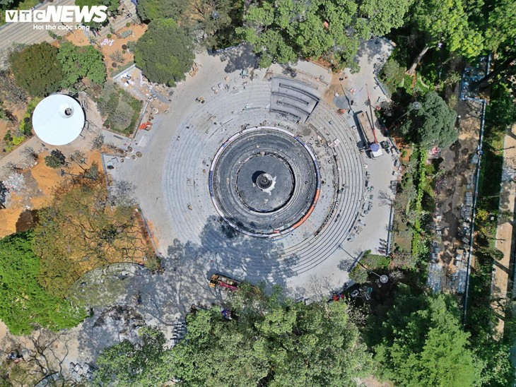 Lắp biểu trưng giọt nước ở khu vực Đài tưởng niệm nạn nhân COVID-19 - ảnh 8