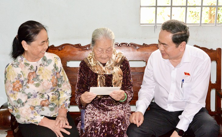 Chủ tịch Quốc hội Trần Thanh Mẫn tri ân Anh hùng Liệt sỹ, Mẹ Việt Nam anh hùng tại Thành phố Hồ Chí Minh - ảnh 3