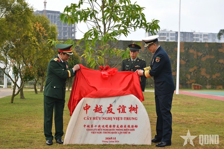 Bộ trưởng Bộ Quốc phòng Phan Văn Giang sang Trung Quốc dự Giao lưu hữu nghị quốc phòng biên giới - ảnh 1