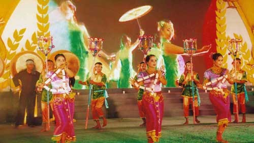 Khmer people enjoy Chol Chnam Thmay - ảnh 1