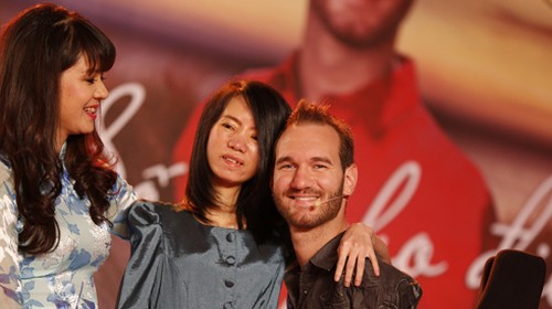 Limbless Nick Vujicic warmly welcomed in Ho Chi Minh city - ảnh 1