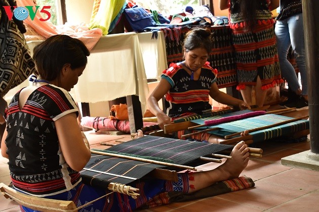 Hoi An hosts 2017 International Silk-Brocade Festival  - ảnh 1