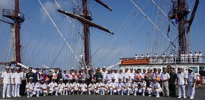 Vietnam People’s Navy ship visits Cambodia - ảnh 1