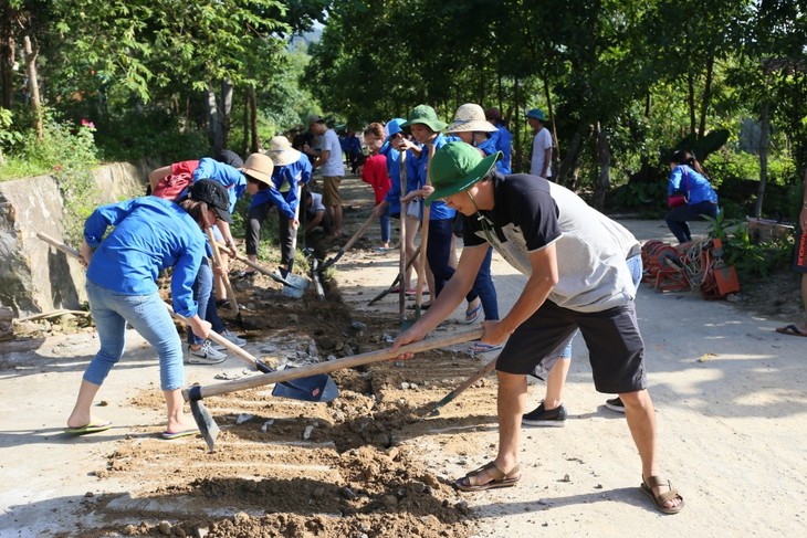 Young people in Mekong Delta join sea and island protection movements - ảnh 1