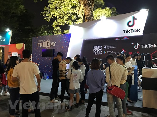 Online Friday promotes e-commerce - ảnh 1