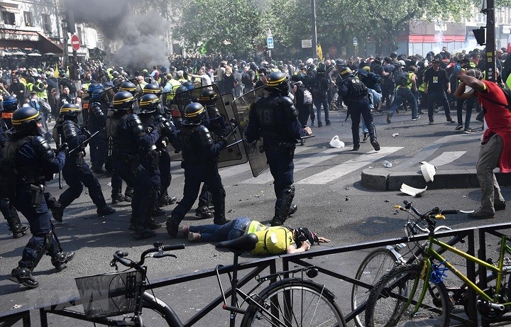 Unconvinced by Macron's promises, Yellow Vests keep up the pressure - ảnh 1