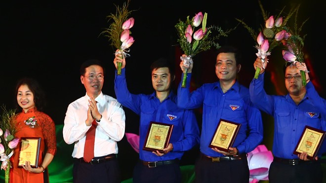 Ceremony held to salute Vietnamese youth’s implementation of President Ho Chi Minh’s testament  - ảnh 1