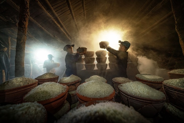 Award-winning photos showcase nature, daily life in Vietnam - ảnh 1