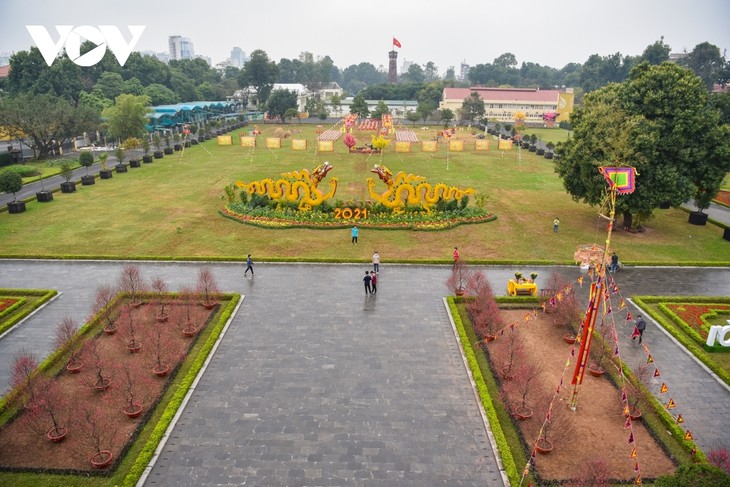 Thang Long relic site sees reenactment of traditional Tet rituals - ảnh 13