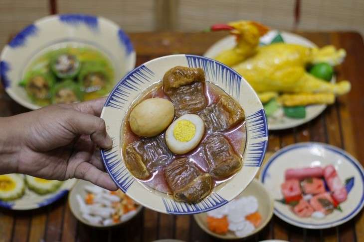 Unique Tet trays showcase national delicacies made from clay - ảnh 4