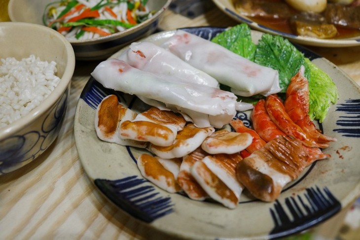 Unique Tet trays showcase national delicacies made from clay - ảnh 8