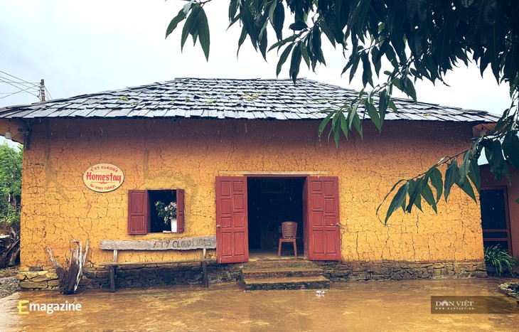 Ethnic youngster promotes tourism in border commune  - ảnh 2