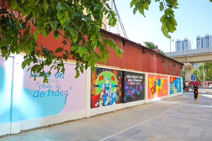 Murals in Hanoi convey message of fighting Covid-19 - ảnh 4