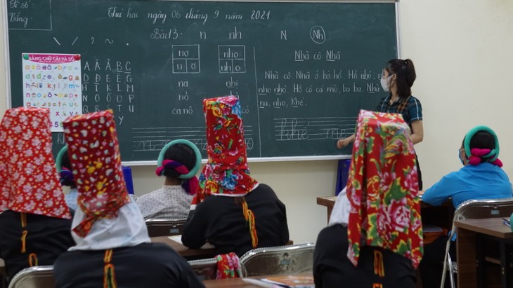 Literacy class in northern mountains  - ảnh 1