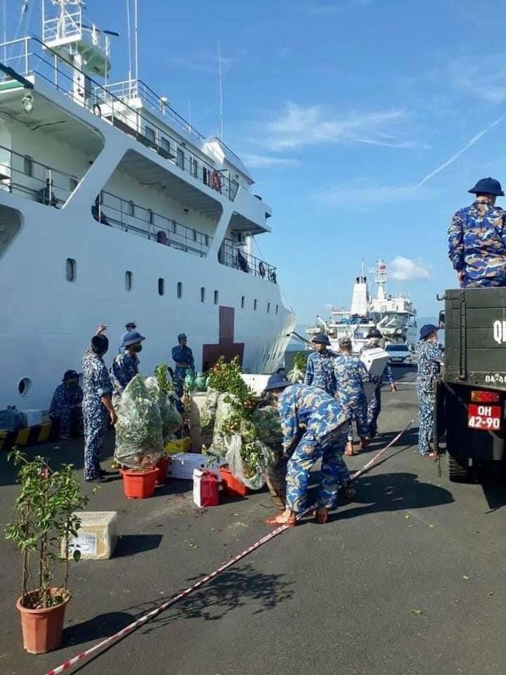 Tet gifts to Truong Sa islanders - ảnh 2