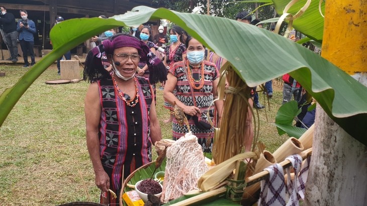 Festival of Ta Oi ethnic people prays for bumper crop and good health - ảnh 3