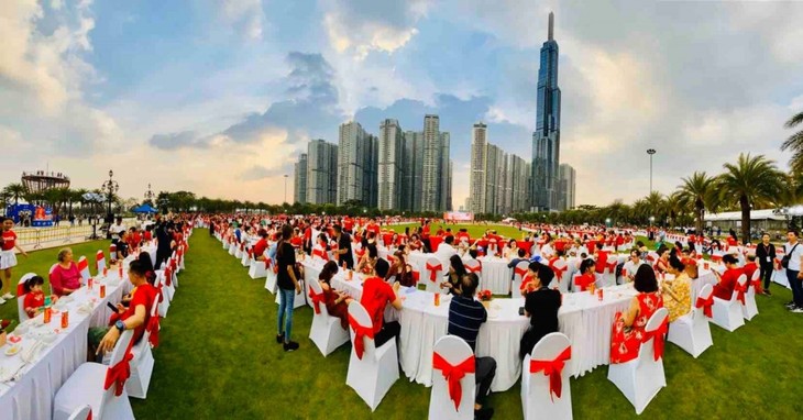 Longest banquet table in Asia to be recognized at Hue Festival 2022 - ảnh 1