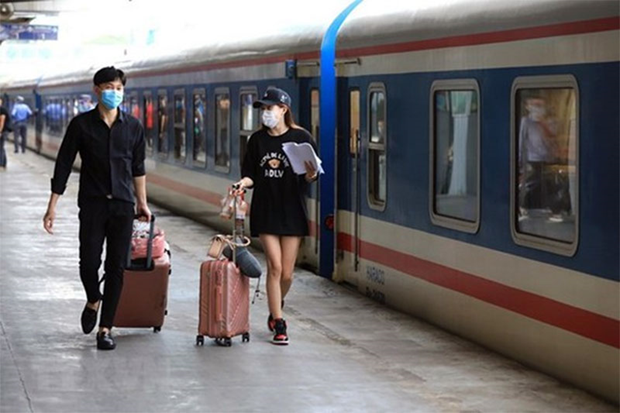 High-quality train carriage put into service on Hanoi - Hai Phong route - ảnh 1