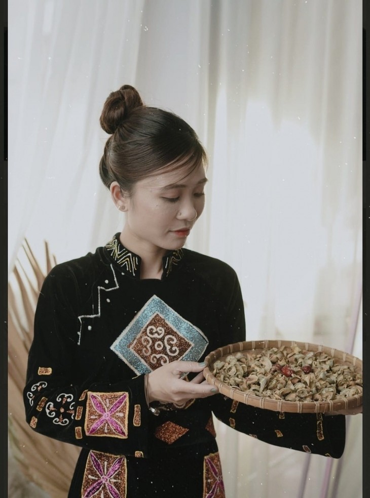 Tay woman promotes agricultural products of northern mountainous areas  - ảnh 1