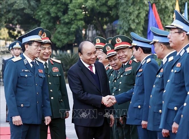 President visits Air Defense-Air Force - ảnh 1