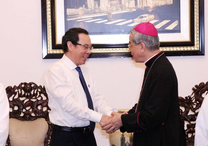 Party, State leaders congratulate Catholics on Christmas 2022, New Year 2023  - ảnh 2