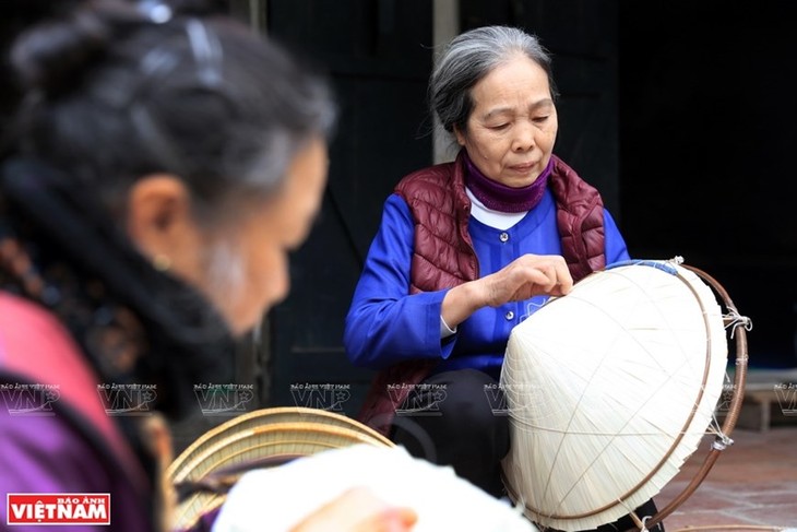 Vinh Thinh conical hat making village - ảnh 4