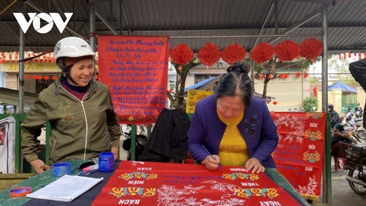 Custom of hanging banners of Tay, Nung ethnic people  - ảnh 1