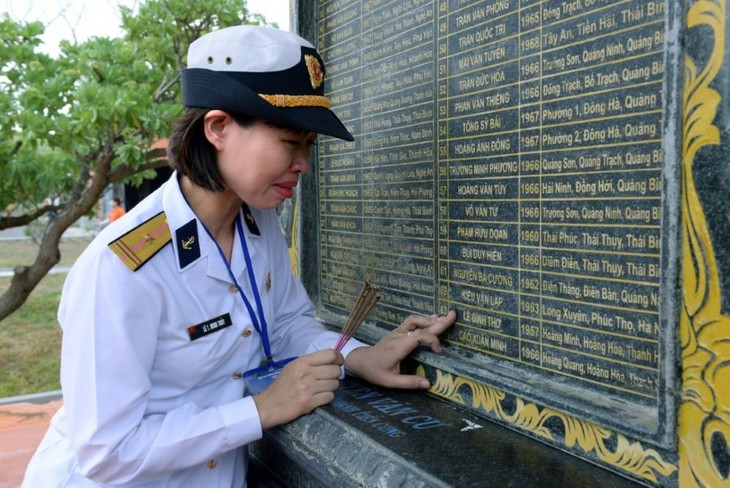 Naval officer maps Vietnam’s sea and islands - ảnh 2