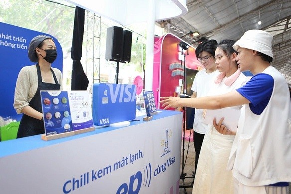 Vietnam transitions to a cashless society - ảnh 1