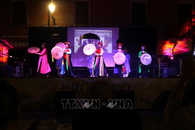 Vietnamese culture, cuisine shine at Italian ethnic festival - ảnh 1