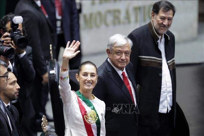 Claudia Sheinbaum sworn in as first female President of Mexico - ảnh 1